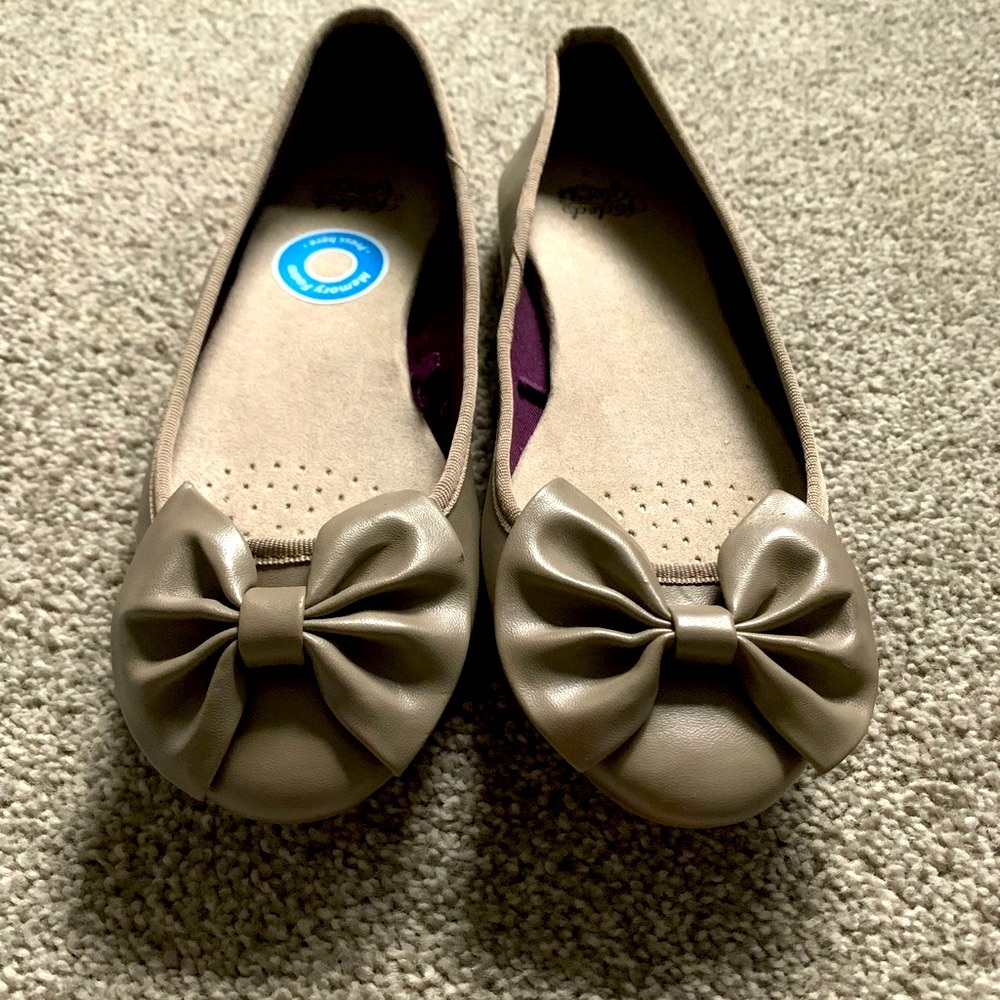 Faded Glory Bow Flats 7 Taupe NWOT
